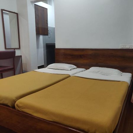 Hotel Parth Residency 콜라푸르 외부 사진